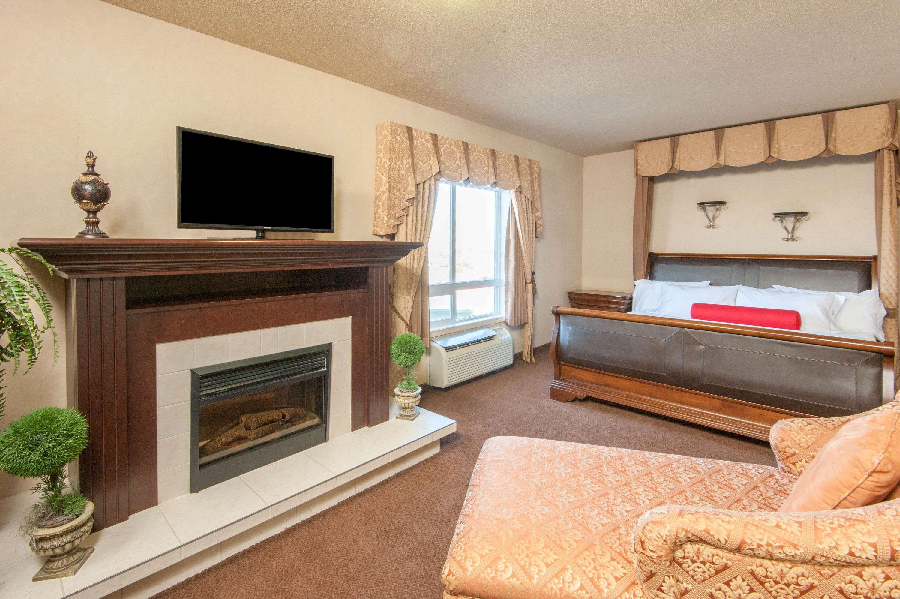 Ramada By Wyndham Drumheller Hotel & Suites Buitenkant foto