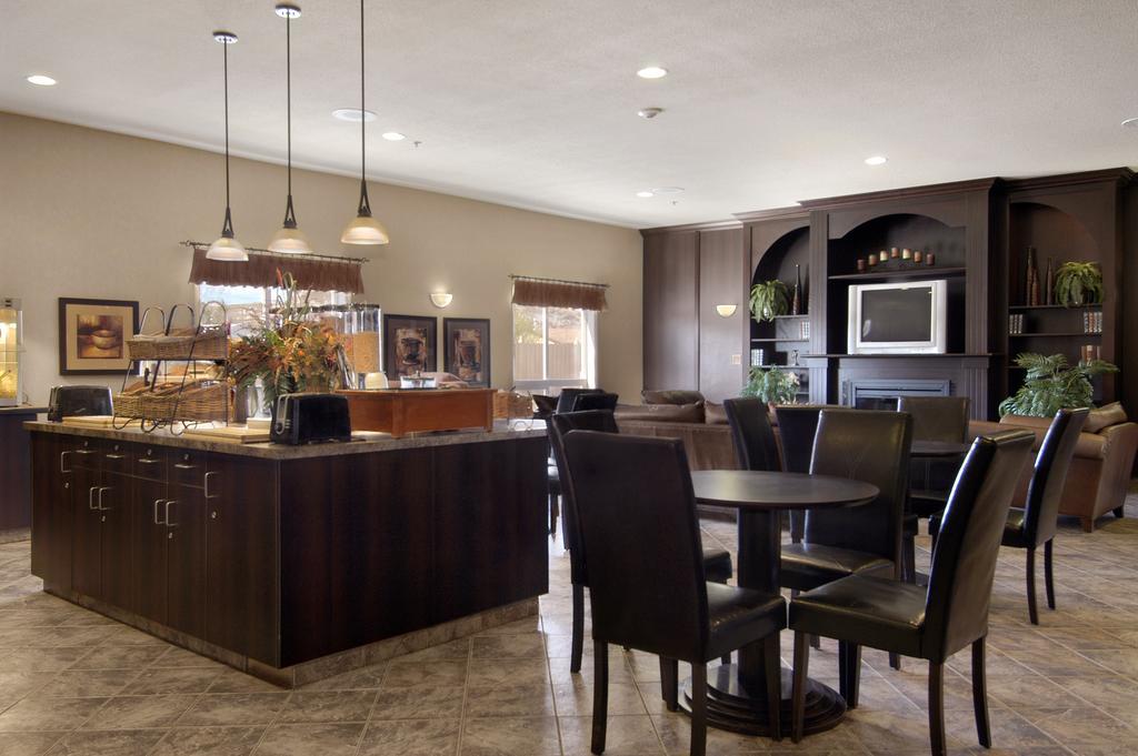 Ramada By Wyndham Drumheller Hotel & Suites Interieur foto