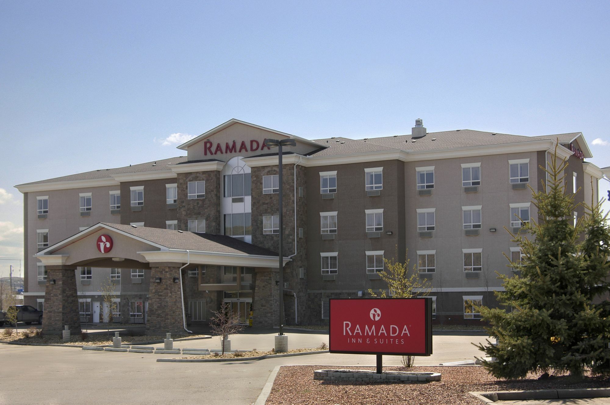 Ramada By Wyndham Drumheller Hotel & Suites Buitenkant foto